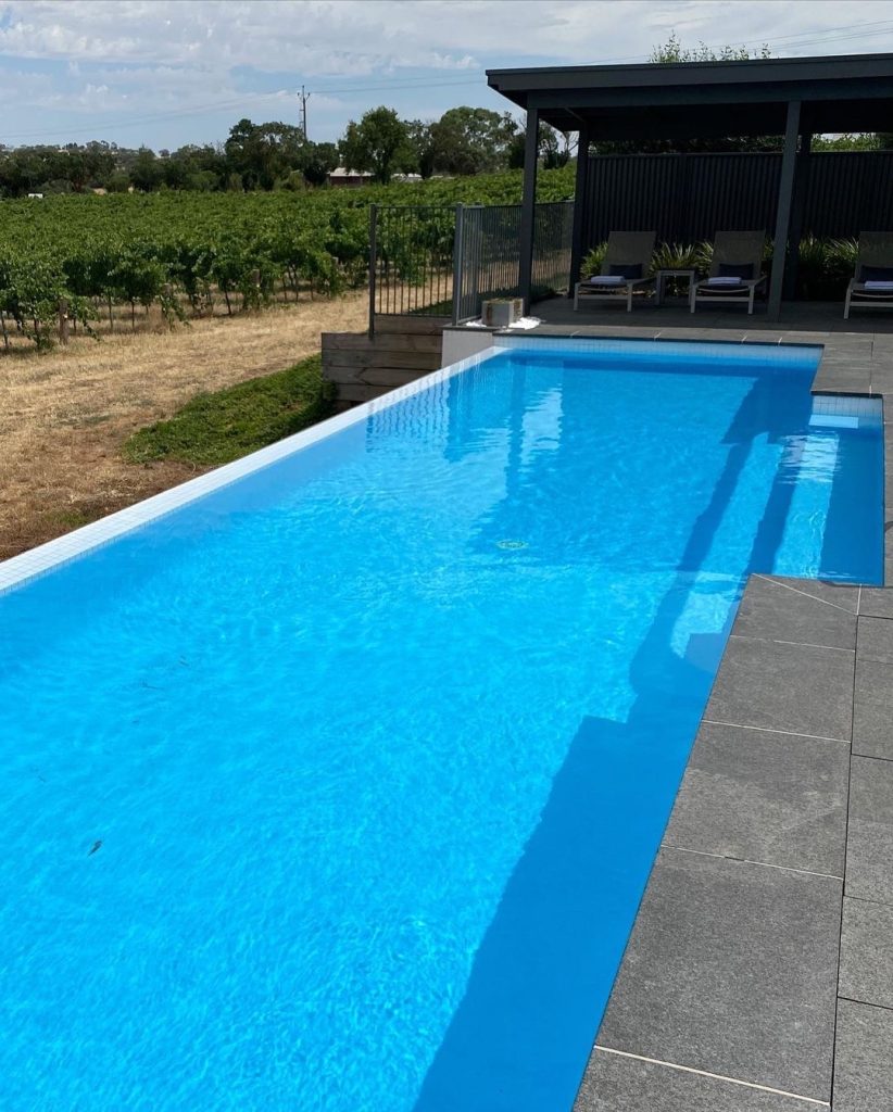 How to choose the best pool paint colour for your swimming pool in 2024